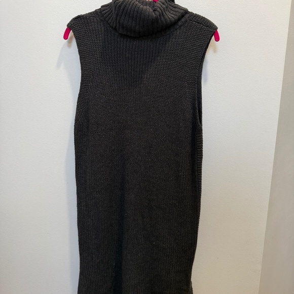 Merona Sweater Vest - Picture 1 of 4
